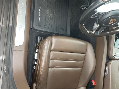 Used 2017 Porsche Panamera Turbo image 9