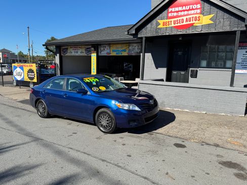 Used 2010 Toyota Camry image 3