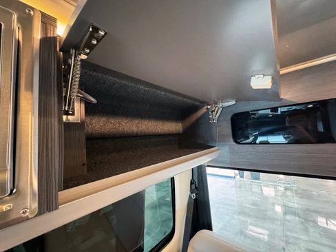 Used 2024 Mercedes-Benz Sprinter 2500 image 26