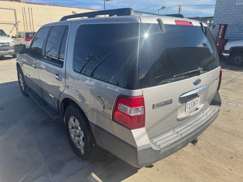 Used 2007 Ford Expedition XLT image 2