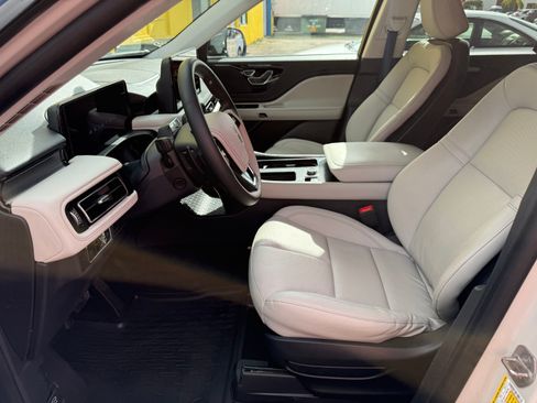 Used 2025 Lincoln Aviator 2WD Reserve image 24