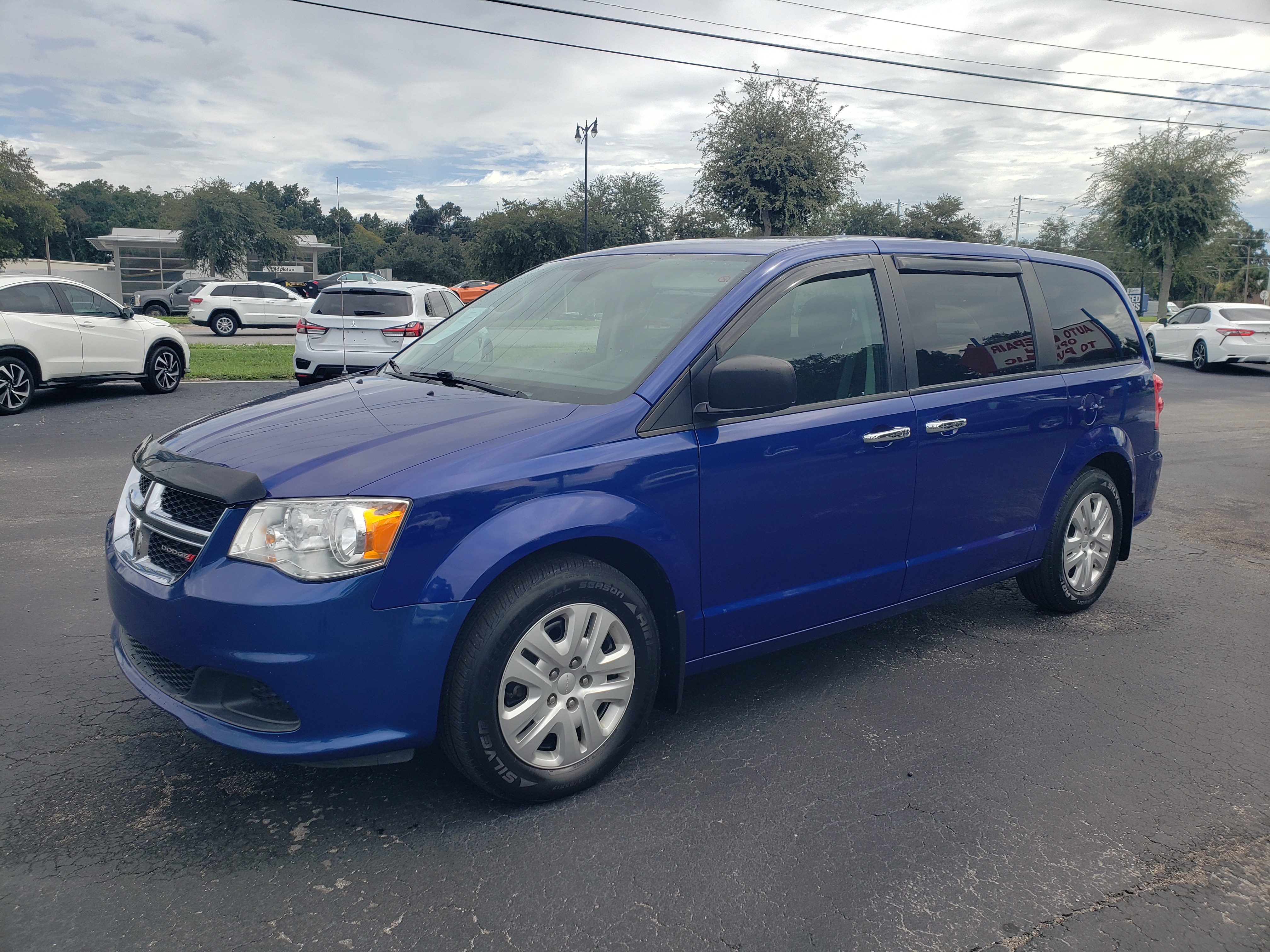 Used 2019 Dodge Grand Caravan SE FWD image 1