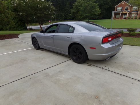 Used 2014 Dodge Charger SE RWD image 3