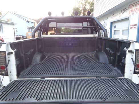 Used 2010 Nissan Titan 4x4 Crew Cab image 10