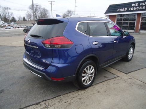 Used 2017 Nissan Rogue SV image 10