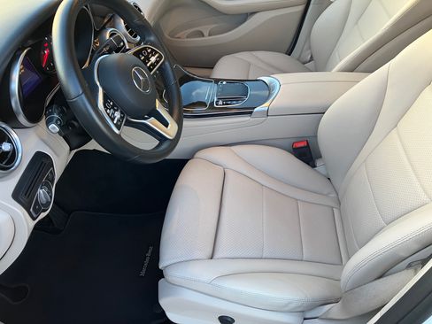 Used 2021 Mercedes-Benz GLC 300 image 6