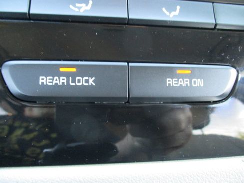 Used 2017 Kia Sedona LX FWD image 44