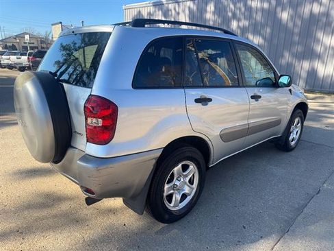 Used 2005 Toyota RAV4 image 6