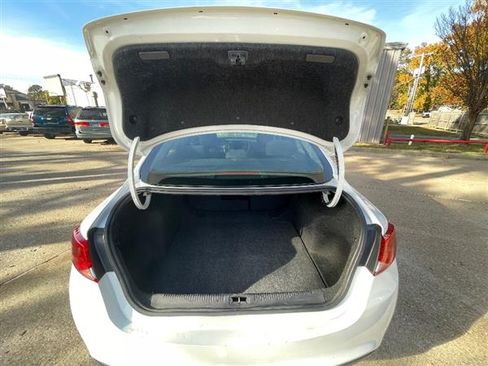 Used 2016 Chrysler 200 Limited image 13