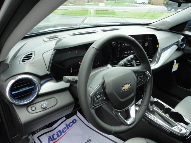 Used 2024 Chevrolet Trax LT FWD image 7