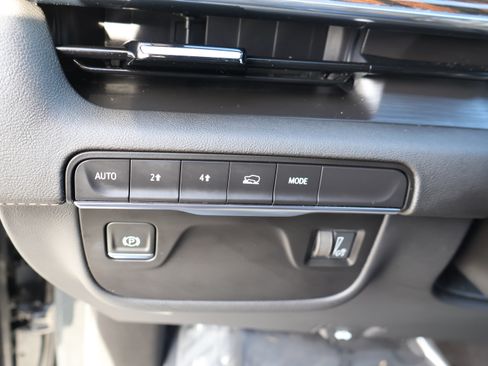 Used 2024 Cadillac Escalade ESV Luxury image 23