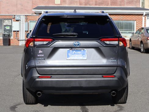 Used 2021 Toyota RAV4 LE image 8