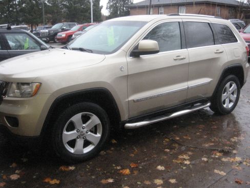 Used 2011 Jeep Grand Cherokee Laredo image 1