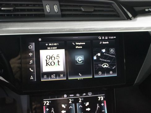 Used 2024 Audi Q8 e-tron Premium image 26