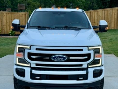 Used 2022 Ford F350 4X4 Crew Cab Lariat image 2
