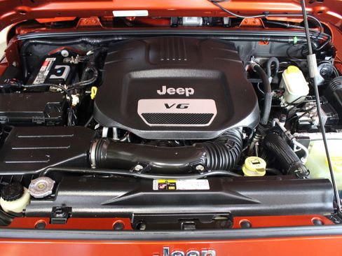 Used 2014 Jeep Wrangler Unlimited Sport image 12