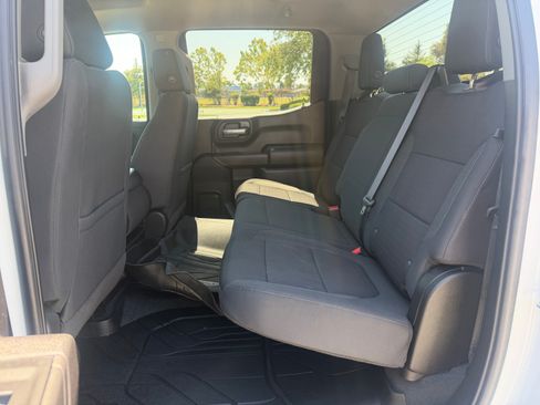 Used 2021 Chevrolet Silverado 1500 2WD Crew Cab LT image 18