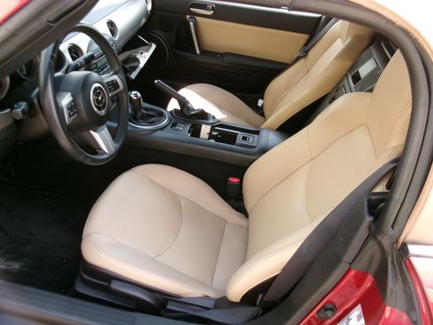 Used 2011 MAZDA MX-5 Miata Grand Touring image 8