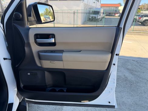 Used 2016 Toyota Sequoia Limited image 30