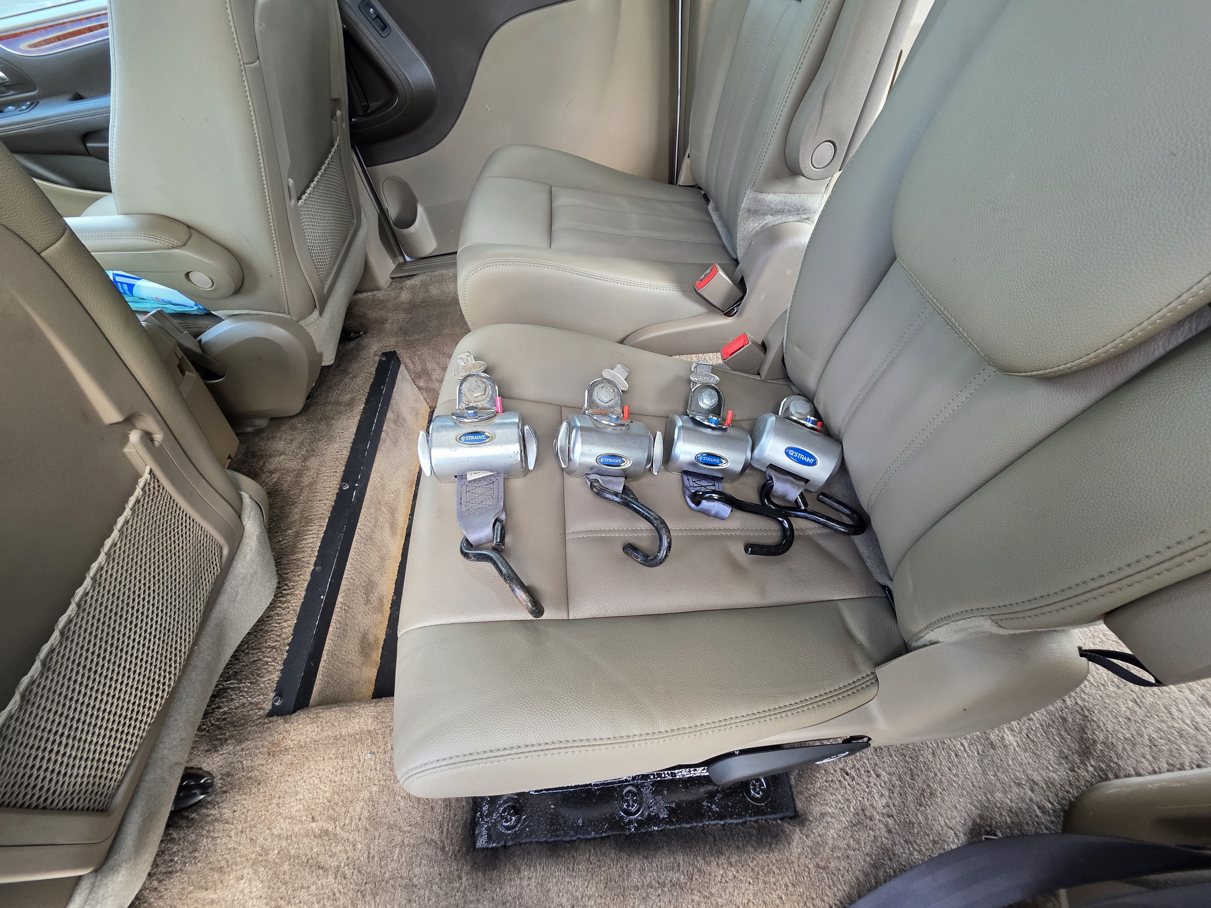 Used 2016 Chrysler Town & Country Touring FWD image 18