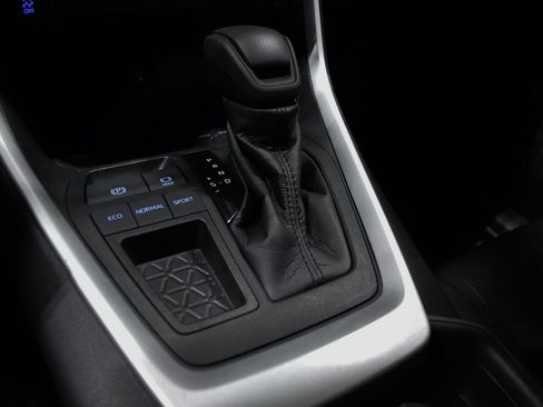 Used 2021 Toyota RAV4 XLE image 25