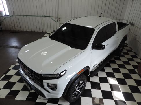 Used 2024 GMC Canyon AT4 image 17