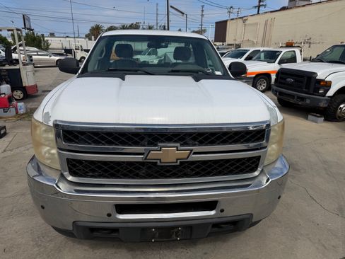 Used 2011 Chevrolet Silverado 2500 2WD Regular Cab image 2