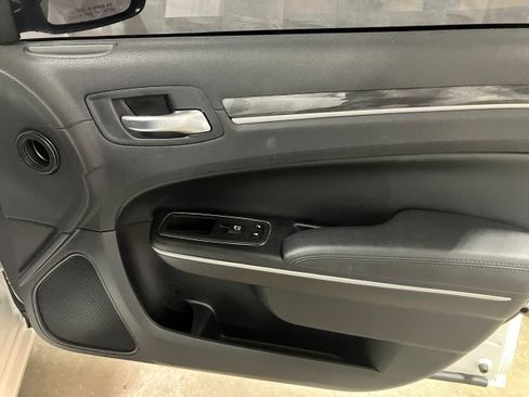 Used 2021 Chrysler 300 Touring image 25