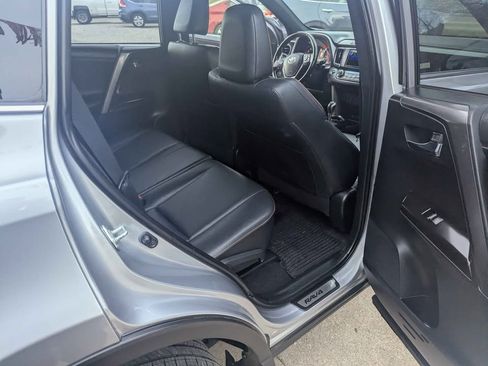Used 2018 Toyota RAV4 SE image 8