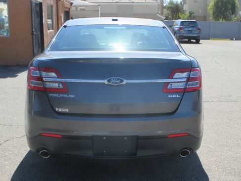 Used 2015 Ford Taurus SEL image 10
