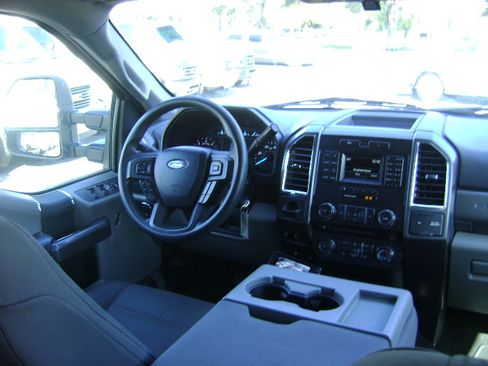 Used 2017 Ford F550 image 13