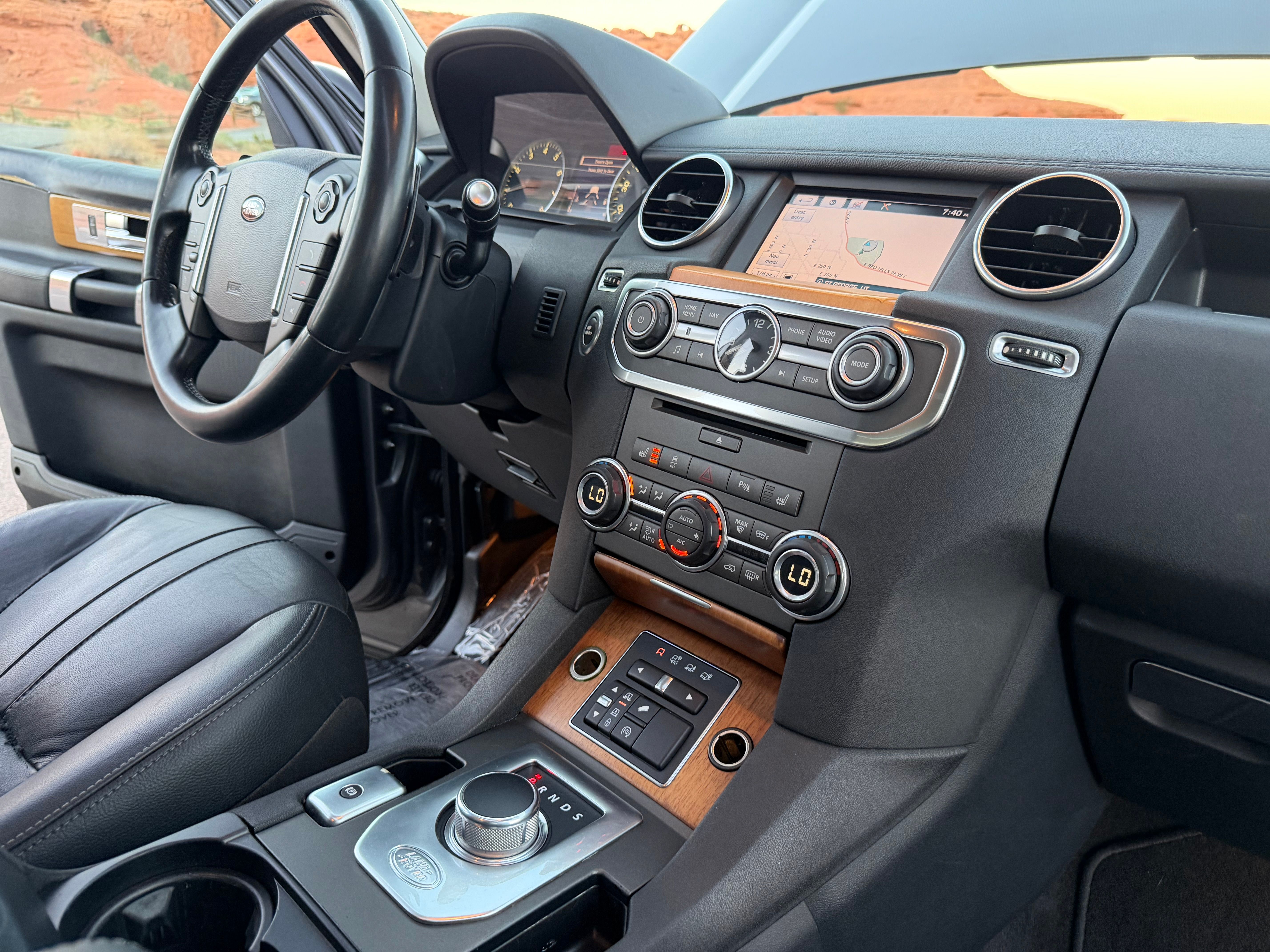Used 2016 Land Rover LR4 HSE AWD/4WD image 11