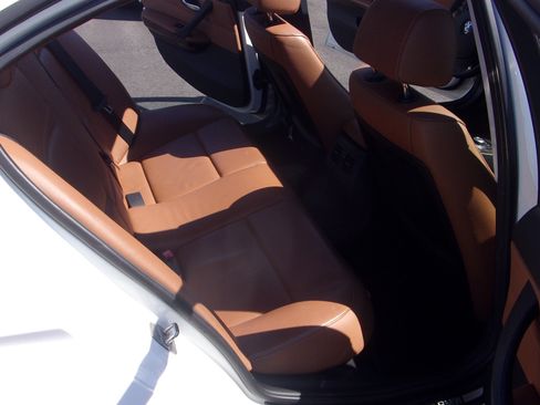 Used 2011 BMW 328i xDrive image 26