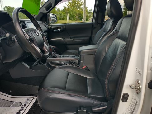 Used 2019 Toyota Tacoma TRD Pro AWD/4WD image 5