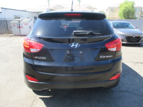 Used 2011 Hyundai Tucson 2WD image 4