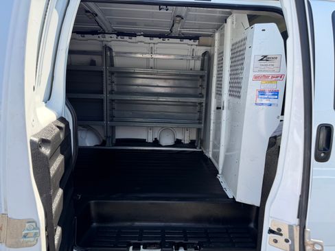 Used 2022 Chevrolet Express 3500 UNAVAIL RWD image 10