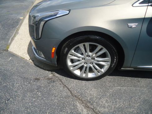 Used 2018 Cadillac XTS Luxury FWD image 2