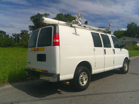Used 2014 Chevrolet Express 2500 LS RWD image 1