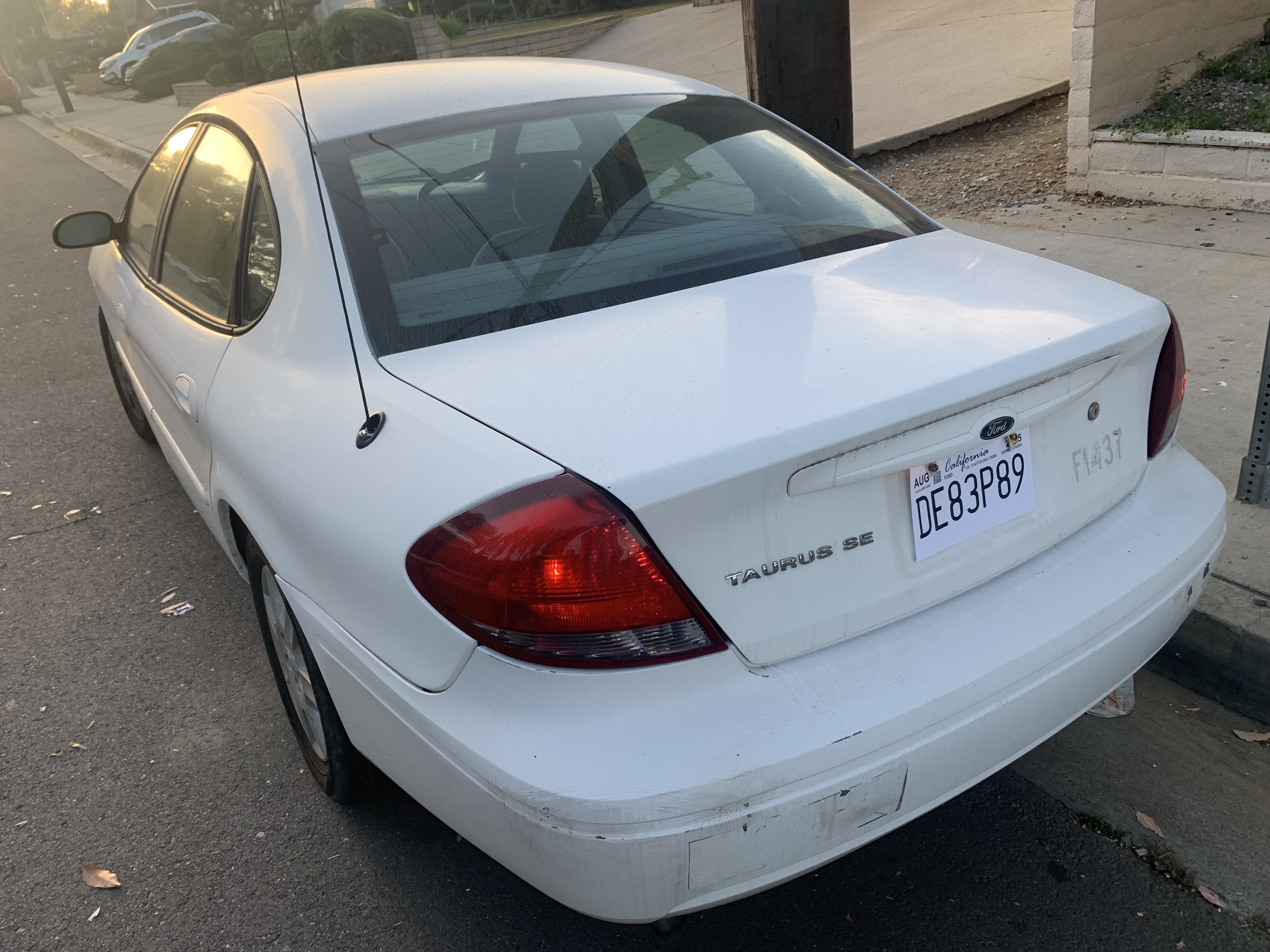 Used 2006 Ford Taurus SE FWD image 1