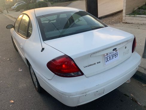 Used 2006 Ford Taurus SE image 1