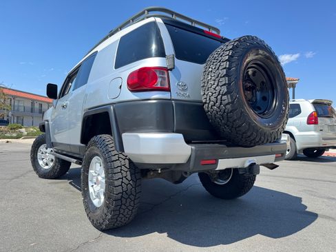 Used 2007 Toyota FJ Cruiser image 9
