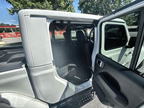 Used 2021 Jeep Gladiator Mojave AWD/4WD image 7