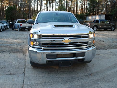 Used 2017 Chevrolet Silverado 2500 image 3