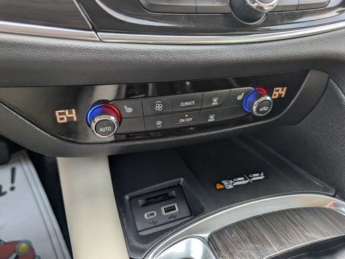 Used 2023 Buick Enclave Essence FWD image 14