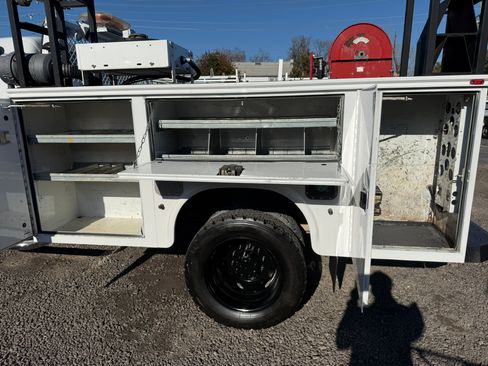 Used 2015 Ford F550 image 7