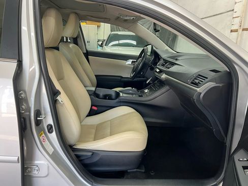 Used 2012 Lexus CT 200h image 16