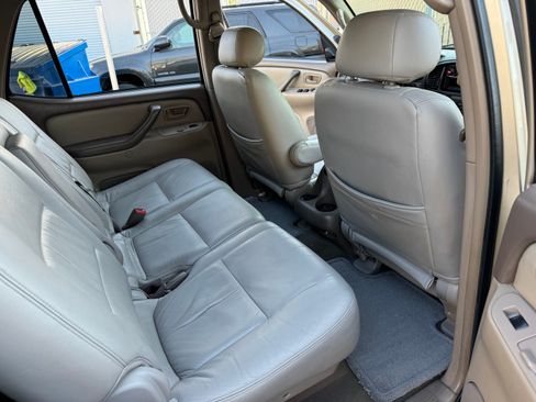Used 2002 Toyota Sequoia SR5 image 17