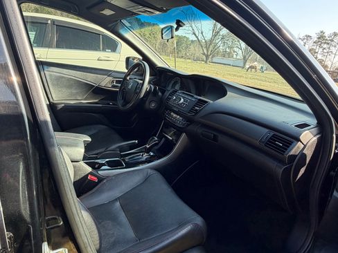 Used 2017 Honda Accord Sport Special Edition image 5
