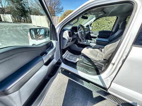 Used 2022 Ford F150 XLT image 7