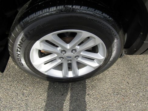 Used 2015 Ford Explorer XLT image 11